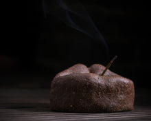 Load image into Gallery viewer, Smoking Lips Incense Burner
