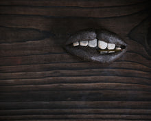 Load image into Gallery viewer, Smoking Lips Incense Burner
